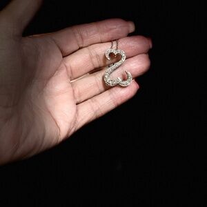 Jane Seymour’s Open Heart 1 carat necklace